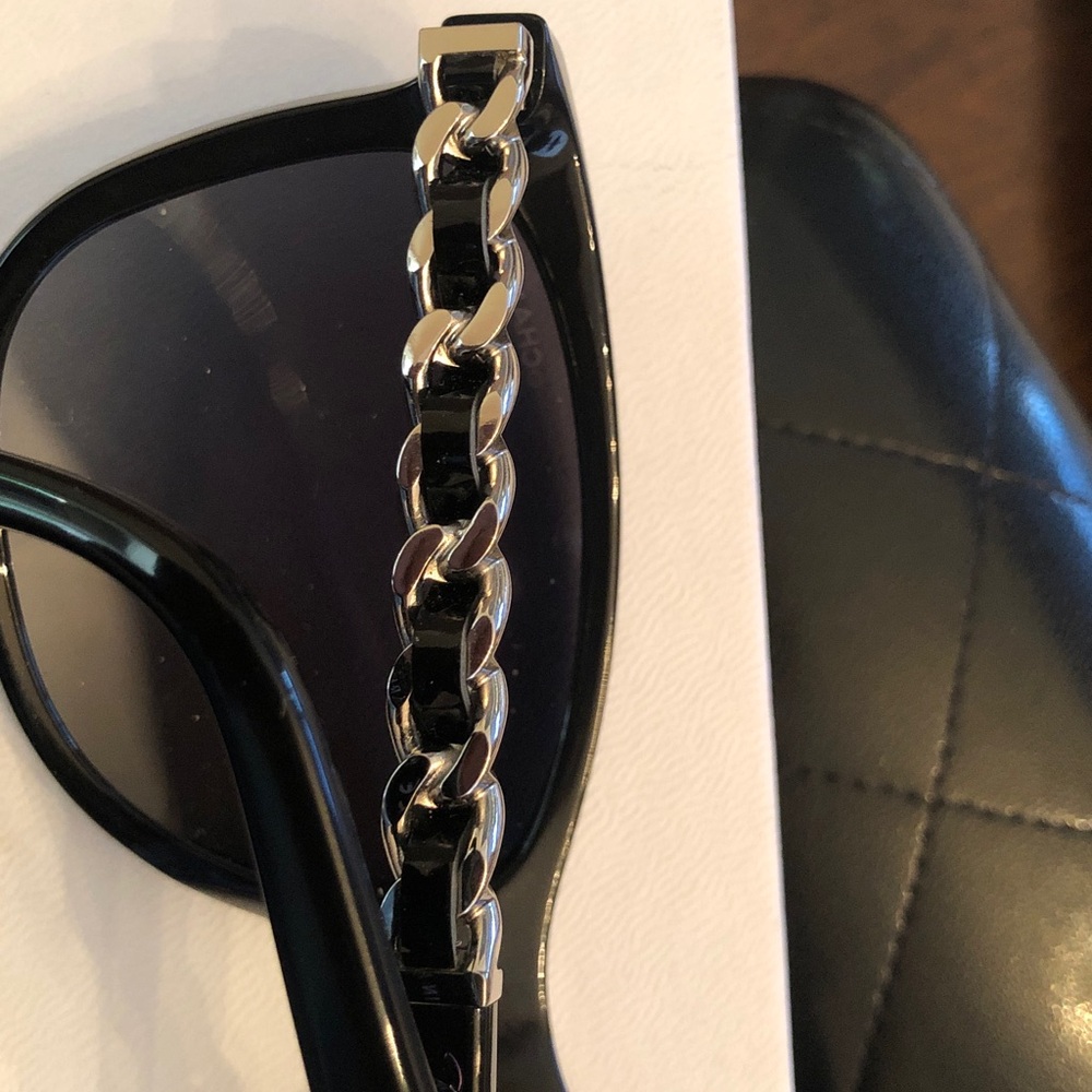 CHANEL Chic Black Sunglasses - Picture 9 of 10